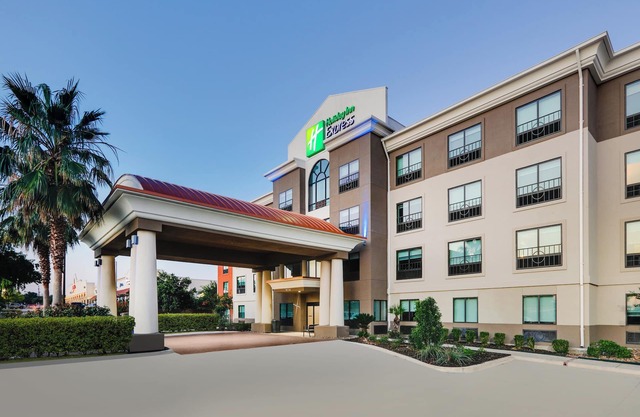 Holiday Inn Express & Suites San Antonio NW near SeaWorld by IHG