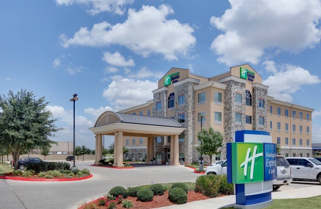 Holiday Inn Express & Suites San Antonio - Brooks City Base by IHG