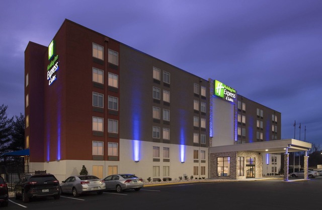 Holiday Inn Express & Suites College Park-University Area by IHG
