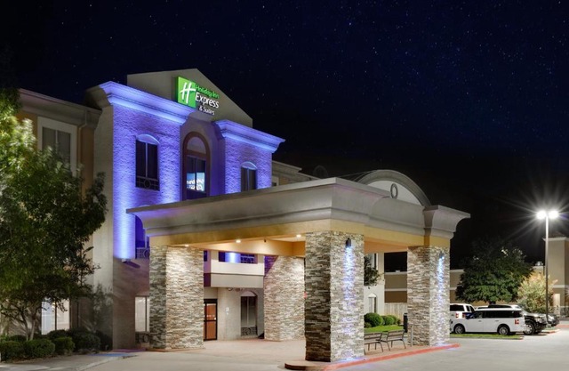 Holiday Inn Express & Suites Dallas - Duncanville by IHG