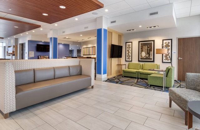 Holiday Inn Express & Suites Lancaster - Mount Joy by IHG