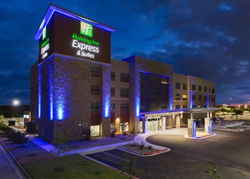 Holiday Inn Express & Suites - San Marcos South by IHG