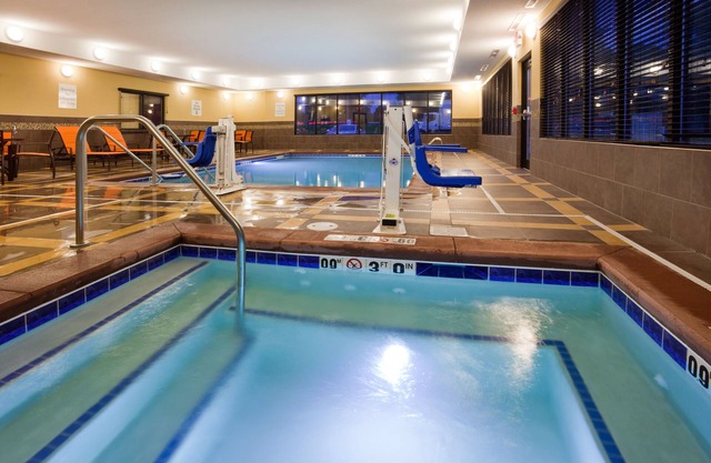 Holiday Inn Express & Suites Davenport by IHG