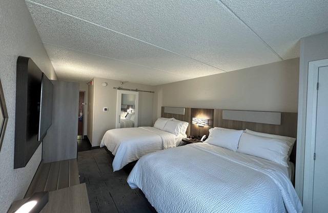 Holiday Inn Express & Suites Eden Prairie – Minneapolis by IHG