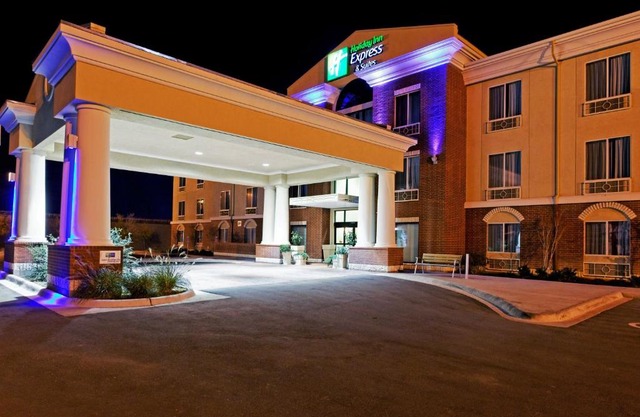 Holiday Inn Express & Suites Ozona by IHG