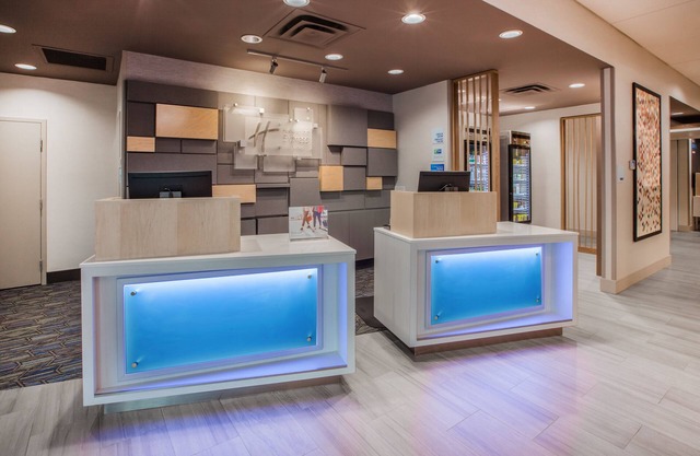 Holiday Inn Express & Suites Beloit by IHG