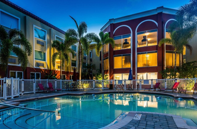 Holiday Inn Express & Suites Bradenton West by IHG