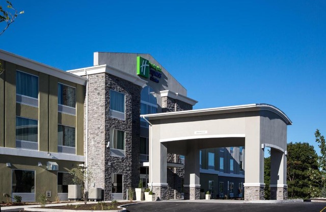 Holiday Inn Express & Suites Carlisle - Harrisburg Area by IHG