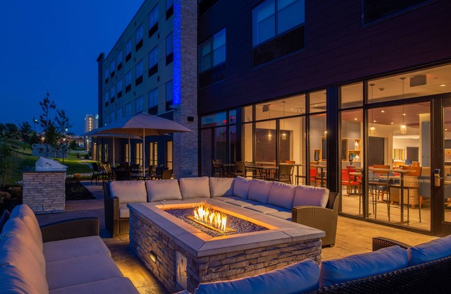 Holiday Inn Express & Suites Olathe West by IHG