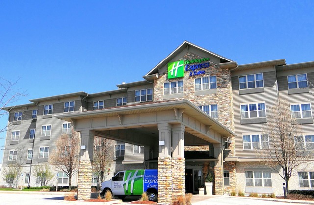 Holiday Inn Express & Suites Chicago West-Roselle by IHG