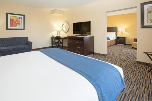 Holiday Inn Express & Suites Denver North - Thornton by IHG