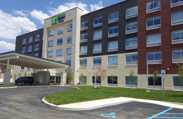 Holiday Inn Express & Suites Toledo West by IHG