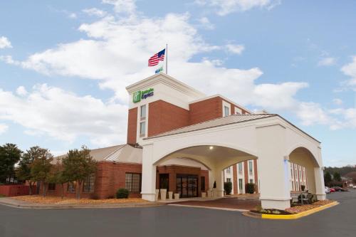 Holiday Inn Express Fredericksburg - Southpoint by IHG