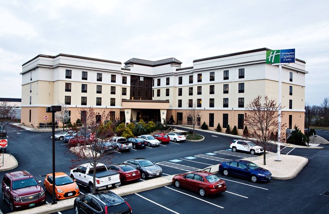 Holiday Inn Express Hotel & Suites Harrisburg West by IHG