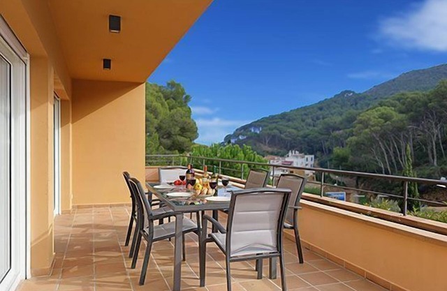 Holiday rental villa with swimming pool in Begur, Sa Tuna