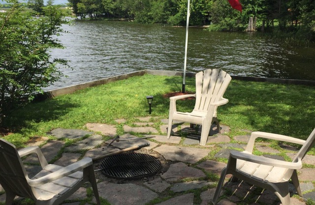 *Holiday Specials* Gorgeous Lakefront Cottage on Little Boshkung Lake