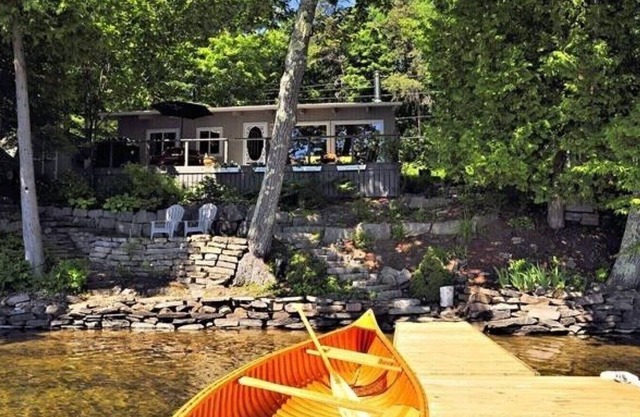 *Holiday Specials* Gorgeous Lakefront Cottage On 12 Mile Lake