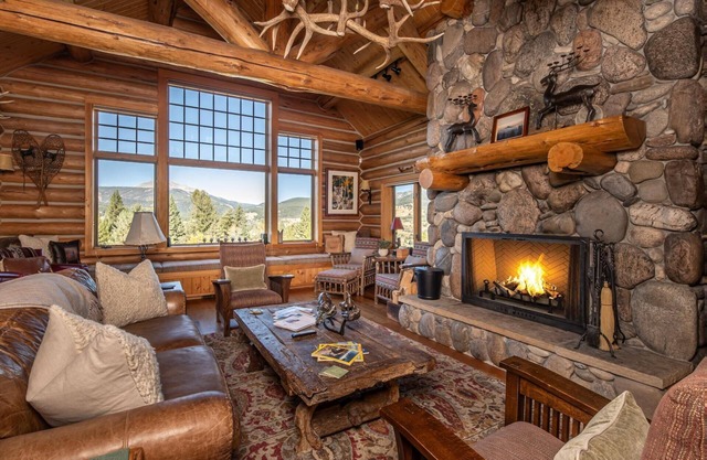 Holiday Stays Available! Enchanting Private Mountain Sanctuary with Spectacular Views