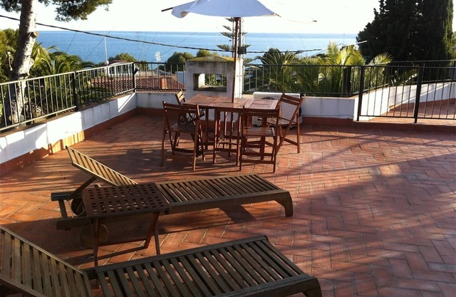 Holiday Villa in Tarragona with Open Terrace, Garden & Wi-Fi