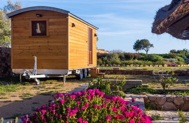 Holidays Zirkuswagen surrounded by sea and maquis. 300 m from the water.