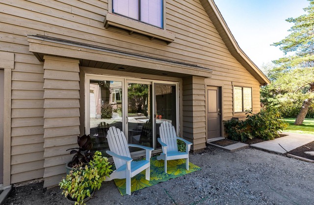Holladay secluded boarding house