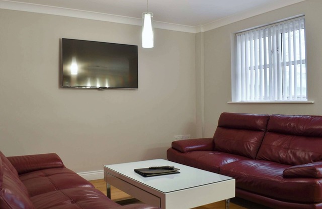 Hollies Cottage 10- UKC4536