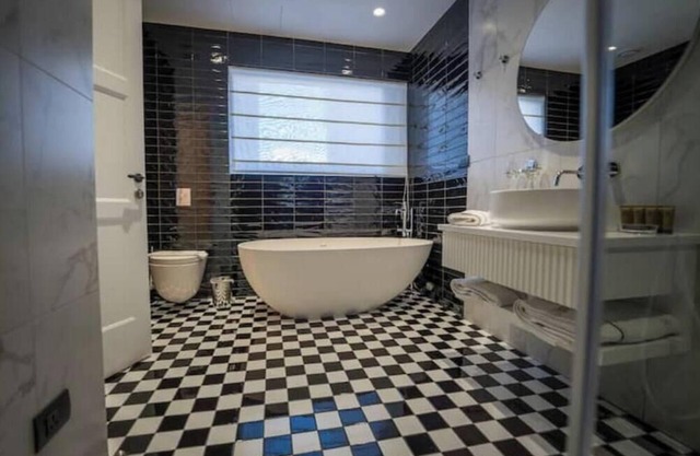 HOLM Boutique & SPA - Executive Suite, Spa Bath