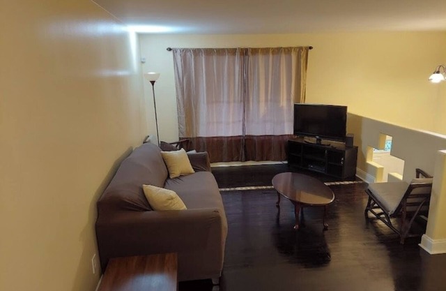 Holy Home 3-bedroom with AC and WiFi. Bless you in Morrow. Peace & a low price.