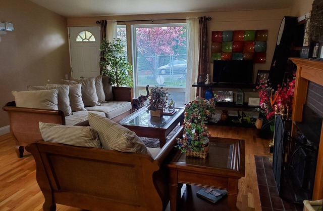 Home 5-7 minutes from Sea-Tac airport,
