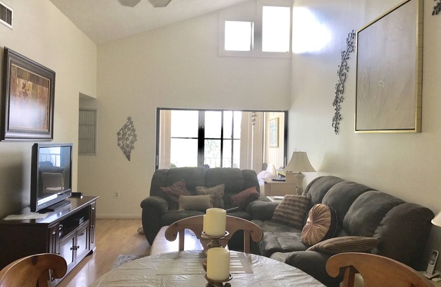 Home away from Home Luxury 2 bed/2bath Country Club Condo