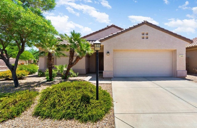 HOME IN THE GRAND! WALKING DISTANCE TO AMENITIES!