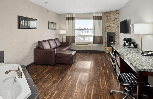 Home Inn & Suites Swift Current