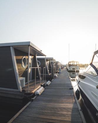 Home of the Houseboat - Zen