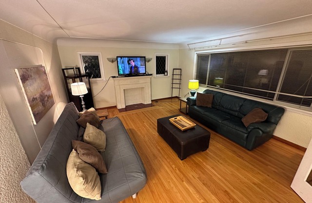 Home rental close to DT and Uvic
