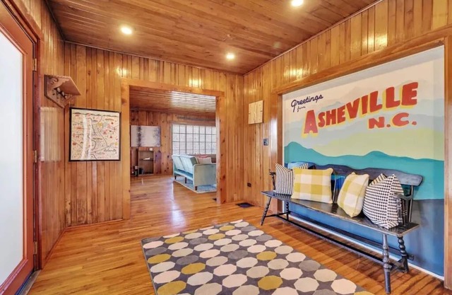 Home + Tiny Home 15 mins to Asheville! Firepit-Hot tub-Dog Friendly-Games Galore