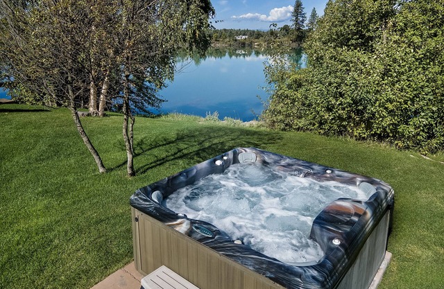 Home w/private dock on Flathead River, hot tub & fireplaces - Flathead River Luxury Retreat