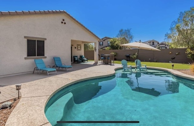 Home w/Private Pool & Hot tub, 20 minutes from Cardinals Stadium