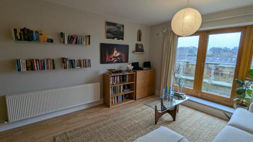 Homely & Spacious 2BD Close to Phoenix Park & City