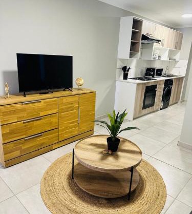Homely Stay 4