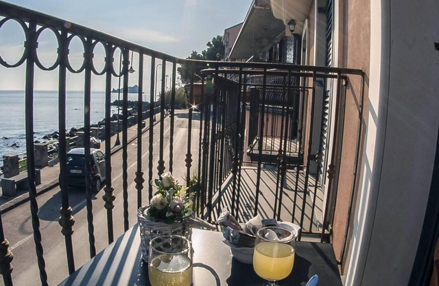 Homerez - 10 m away from the beach! House for 4 ppl. with balcony at Capo Mulini