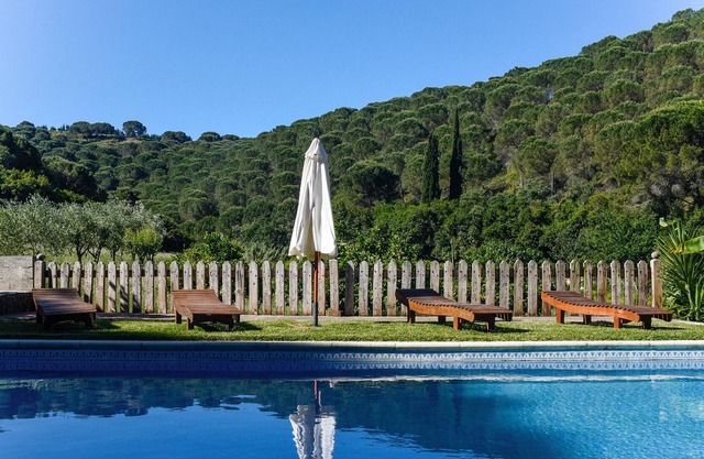 Homerez - Amazing house for 6 ppl. with shared pool and balcony at Porto de Mós