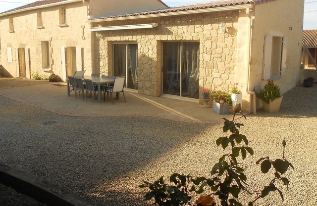 Homerez - Amazing house for 8 ppl. with garden and terrace at Taizé