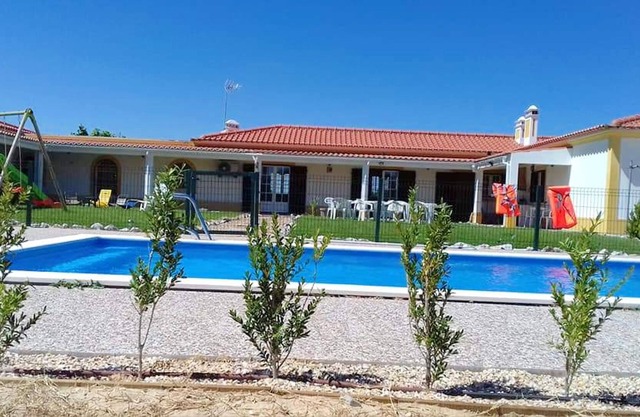 Homerez - Big villa for 10 ppl. with swimming-pool and terrace at Grândola