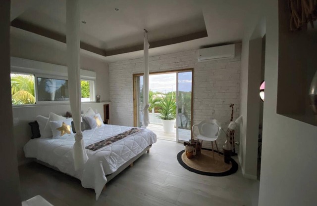Homerez - Charming House in Le Moule with Jacuzzi