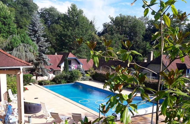 Homerez - Charming Villa at the Heart of Jurançon with Private Pool