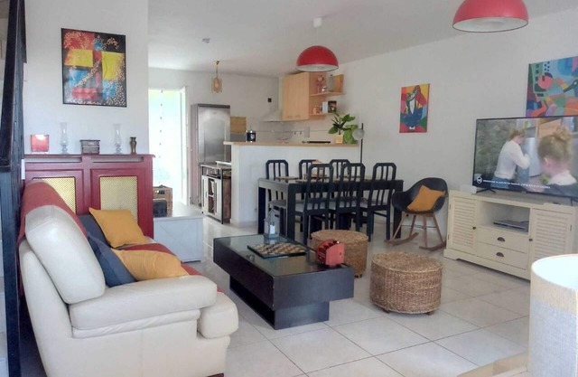 Homerez - Comfortable House in Lunel with Terrace and Air Conditioning