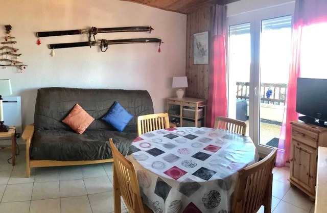 Homerez - Cozy Apartment with Mountain Views