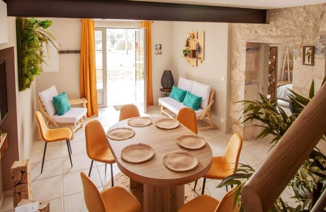 Homerez - House for 8 ppl. with shared pool, jacuzzi and terrace at Eymet