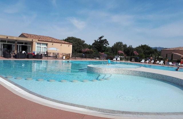 Homerez - House in Aubignan, shared pool