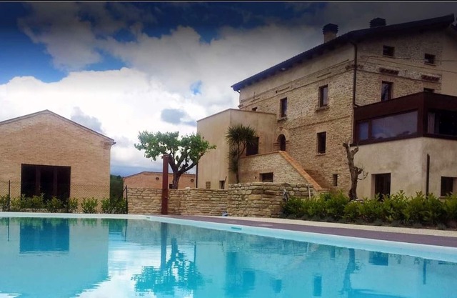 Homerez - Nice appartement for 4 ppl. with shared pool at Montalto delle Marche